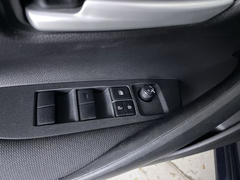 Used 2020 Toyota Corolla LE image 11