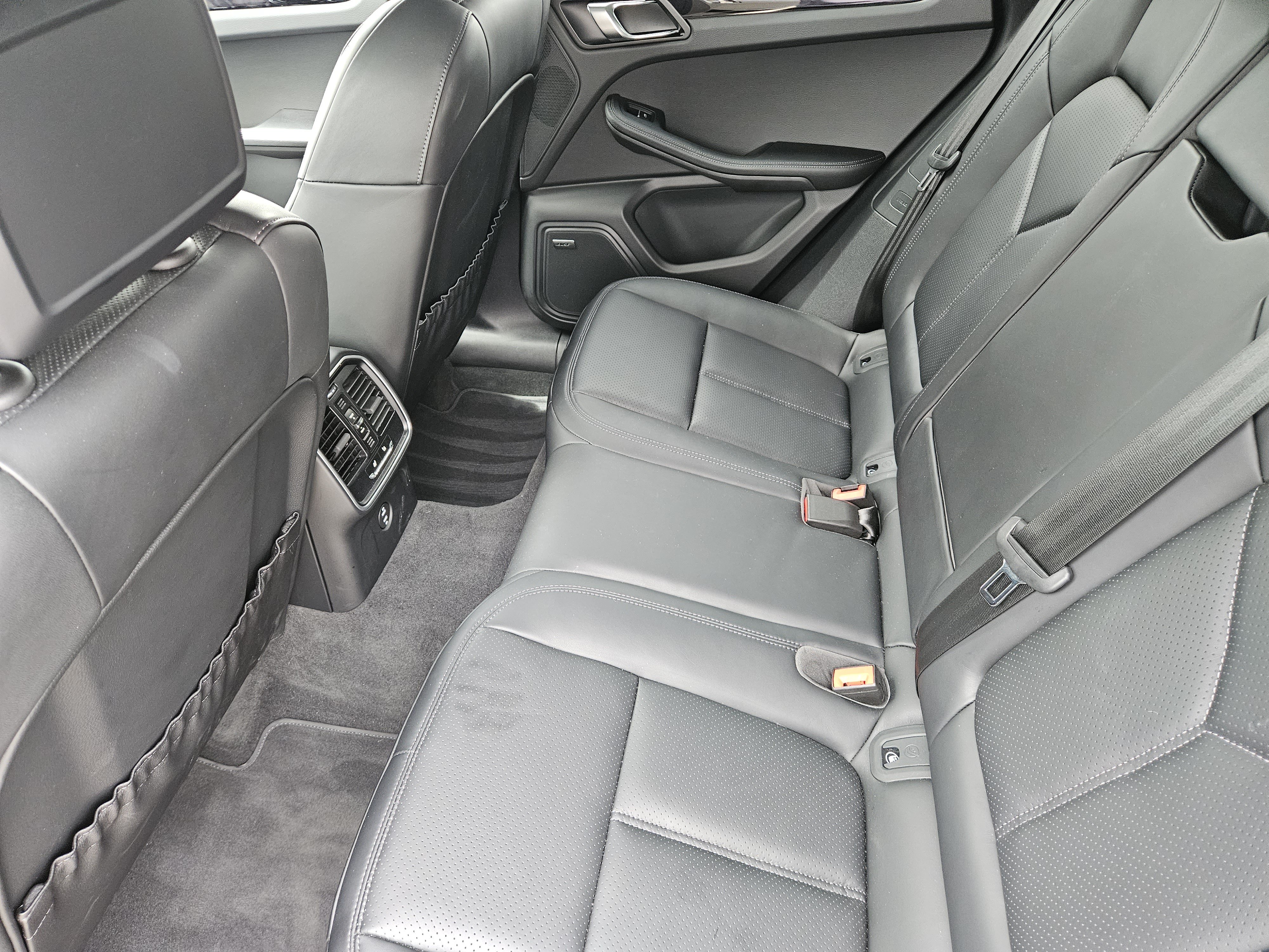 Certified 2026 Porsche Macan AWD/4WD image 28