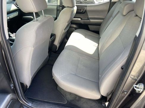 Used 2022 Toyota Tacoma SR5 w/ Technology Package image 19