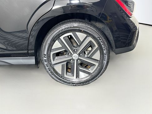 Used 2023 Hyundai Kona SEL image 11