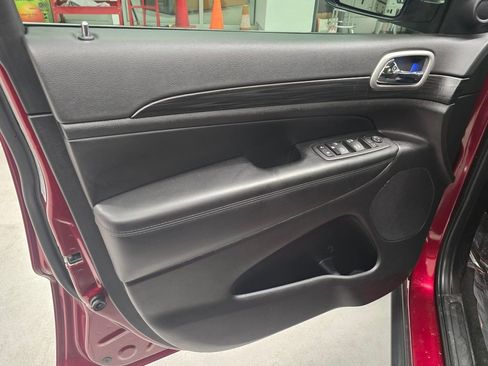 Certified 2022 Jeep Grand Cherokee Laredo X image 12