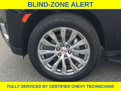 Used 2023 GMC Yukon XL Denali AWD/4WD image 17