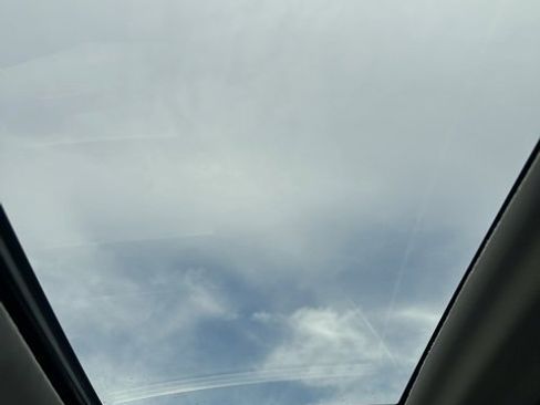 Used 2019 Toyota Highlander XLE image 14