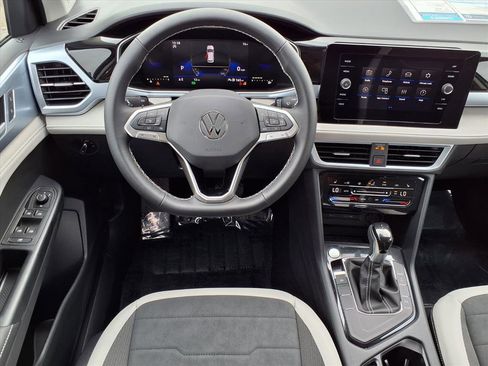 New 2026 Volkswagen Taos SE image 15
