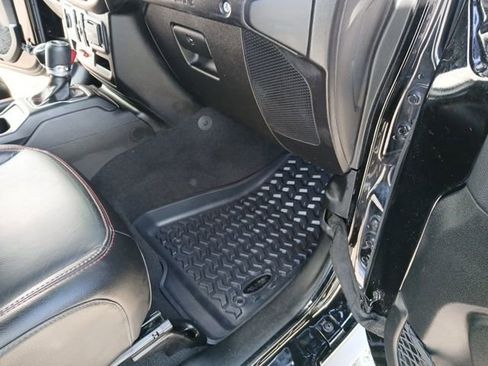 Used 2018 Jeep Wrangler Unlimited Rubicon image 31