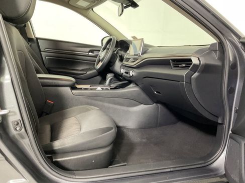 Used 2024 Nissan Altima 2.5 SV AWD/4WD image 24