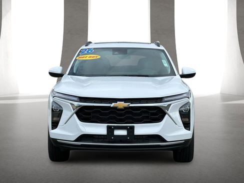 Used 2026 Chevrolet Trax LT w/ Sunroof Package FWD image 9