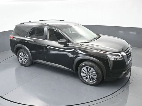 Used 2025 Nissan Pathfinder SV image 56