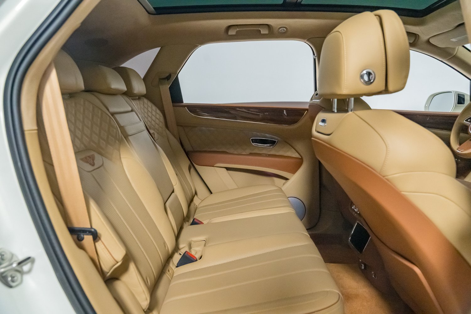 Used 2023 Bentley Bentayga AWD/4WD image 32