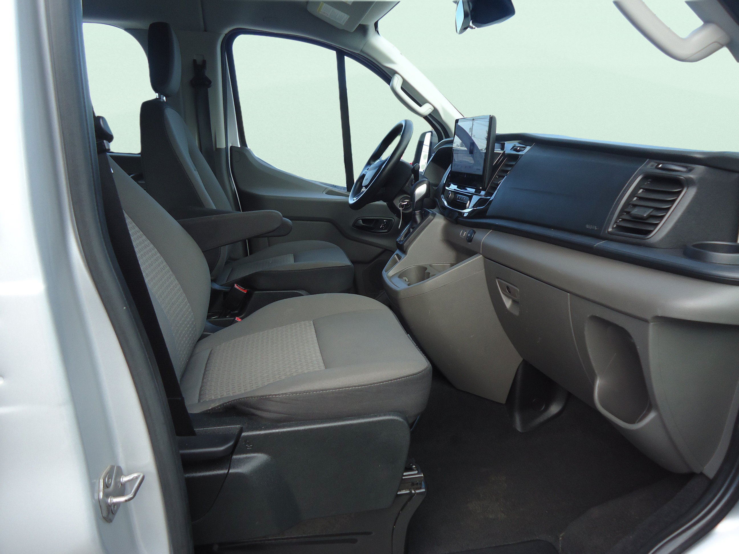 Used 2024 Ford Transit 350 XLT RWD image 24