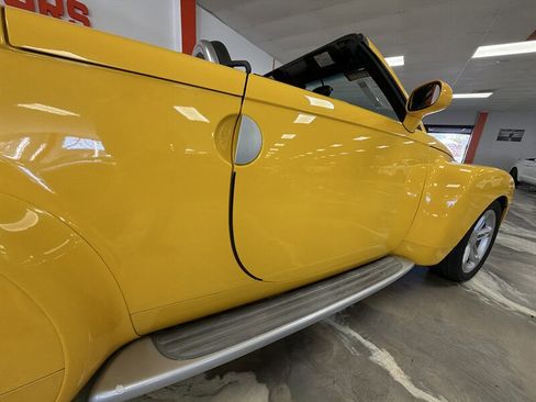 Used 2004 Chevrolet SSR w/ Preferred Equipment Group RWD image 23