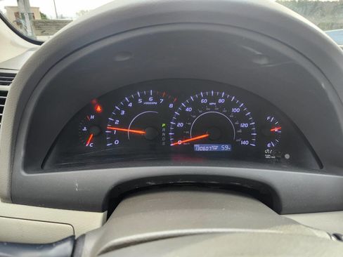 Used 2010 Toyota Camry Base 4dr Sedan 6A image 12