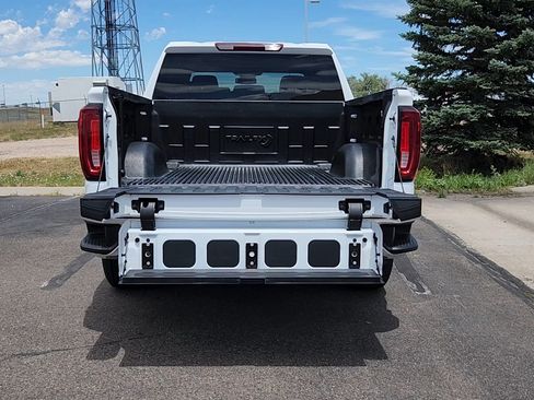 Used 2025 GMC Sierra 1500 SLT AWD/4WD image 19