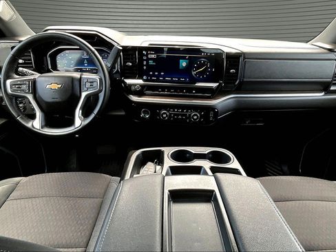 Used 2024 Chevrolet Silverado 1500 LT AWD/4WD image 8