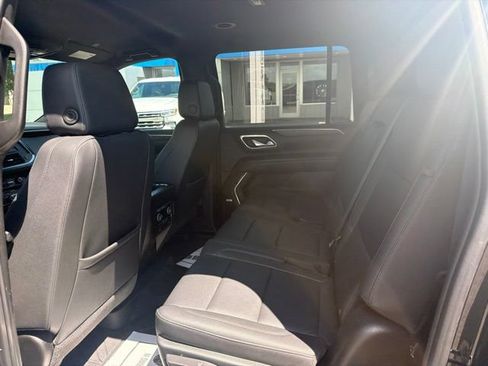 Used 2023 Chevrolet Suburban LT w/ Luxury Package AWD/4WD image 11