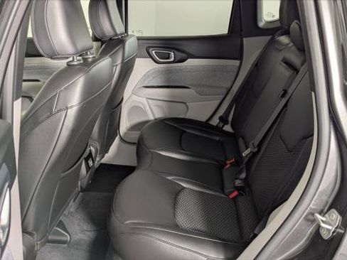 Used 2023 Jeep Compass Latitude image 16