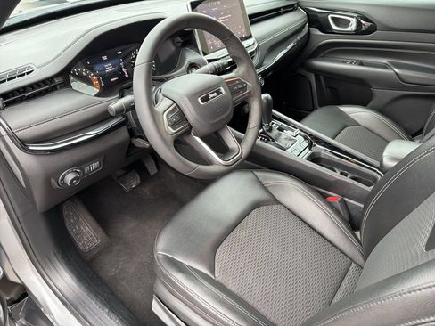 Used 2024 Jeep Compass Latitude w/ Convenience Group AWD/4WD image 29