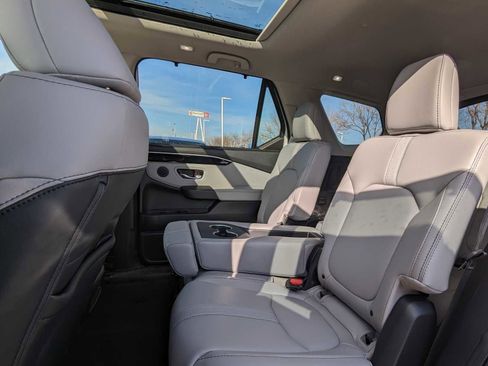 New 2025 Honda Pilot Touring image 18