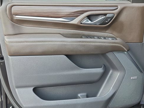 Used 2022 GMC Yukon Denali w/ Denali Premium Package image 13