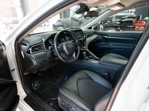 Used 2024 Toyota Camry SE image 8