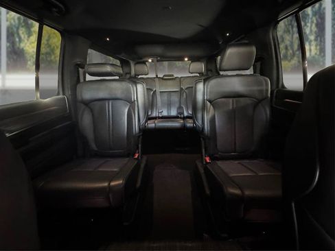 Used 2024 Jeep Wagoneer Series III AWD/4WD image 15