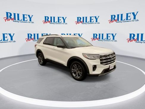 New 2026 Ford Explorer Active w/ Active Comfort Package image 2