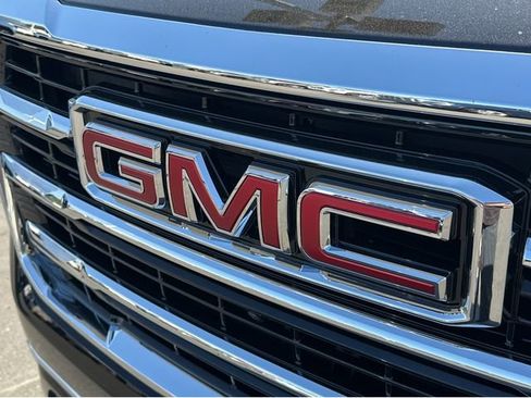 New 2026 GMC Yukon XL Elevation image 38