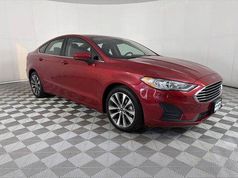 Certified 2020 Ford Fusion SE image 1