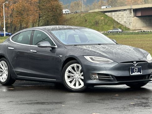 Used 2018 Tesla Model S 75D image 1