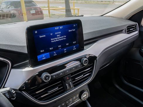 Used 2020 Ford Escape SE image 29