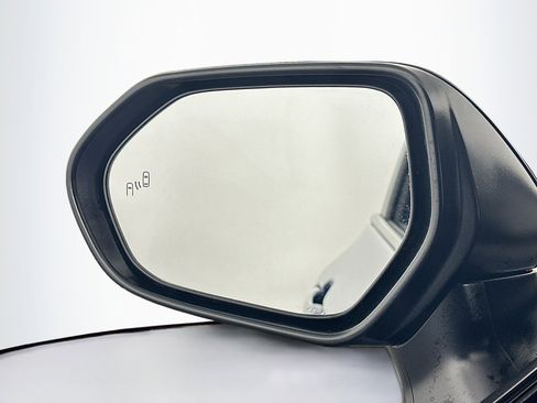 Used 2025 Toyota Camry SE image 16