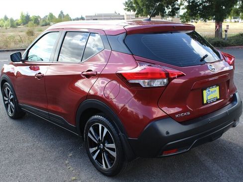 Used 2020 Nissan Kicks SV FWD image 3