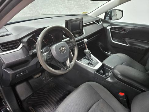Used 2021 Toyota RAV4 LE AWD/4WD image 12