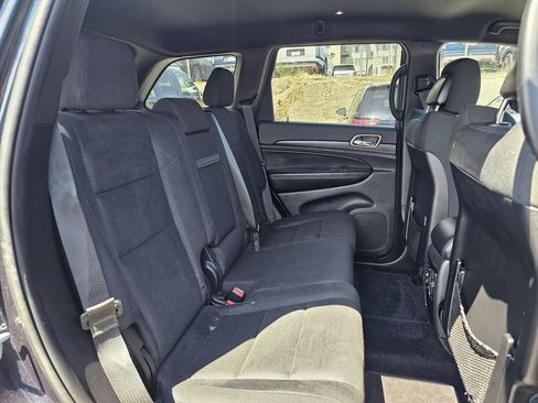 Used 2016 Jeep Grand Cherokee Laredo w/ Quick Order Package 23E AWD/4WD image 13