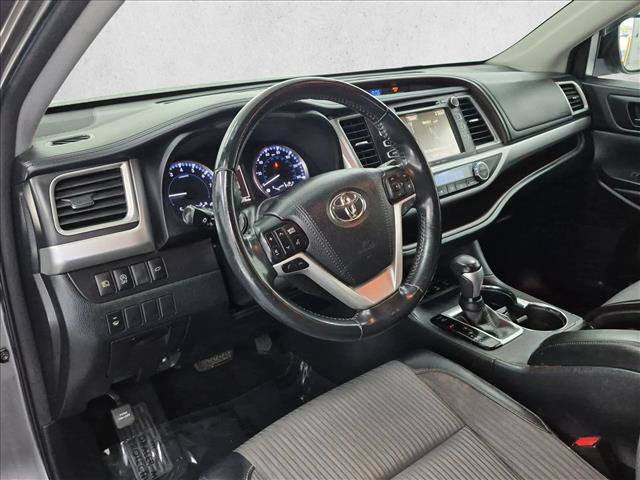Used 2018 Toyota Highlander Plus AWD/4WD image 10