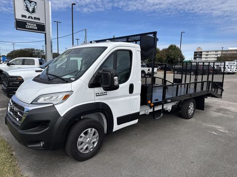 Used 2025 RAM ProMaster 3500 w/ Quick Order Package 22G SLT FWD image 4