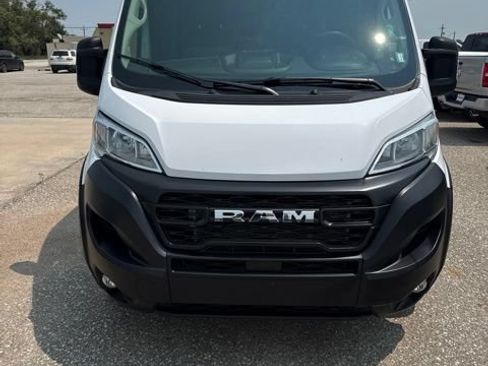 Used 2025 RAM ProMaster 2500 w/ Convenience Group FWD image 3