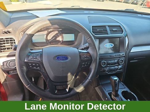 Used 2017 Ford Explorer XLT w/ Equipment Group 202A image 7