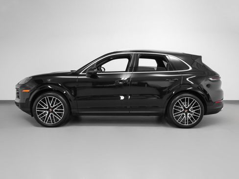 Certified 2025 Porsche Cayenne image 2