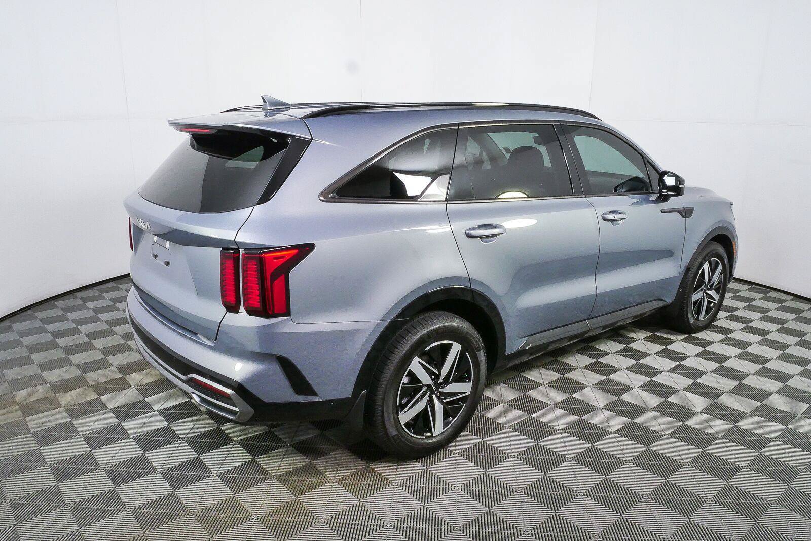 Used 2023 Kia Sorento S FWD image 3