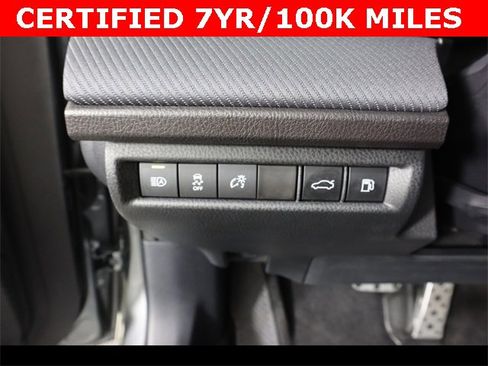 Used 2025 Toyota Camry SE w/ Convenience Package image 17