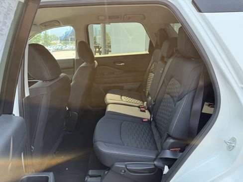 Used 2022 Nissan Pathfinder SV image 14