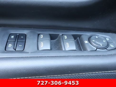 Used 2023 GMC Yukon SLT RWD image 12