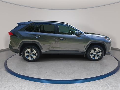 Used 2024 Toyota RAV4 XLE w/ Convenience Package FWD image 4