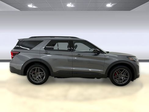 Used 2025 Ford Explorer ST-Line w/ ST-Line Street Pack AWD/4WD image 8