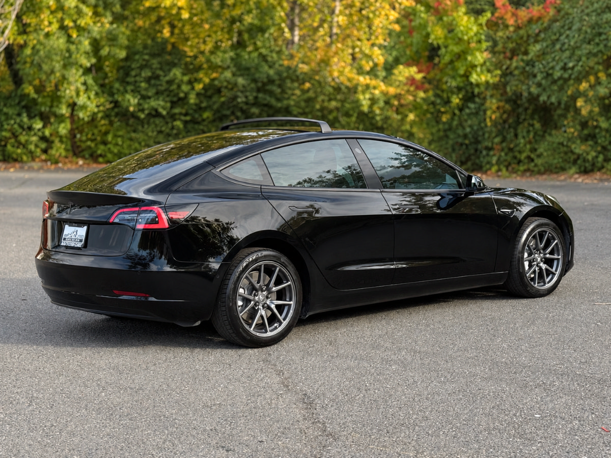 Used 2018 Tesla Model 3 Long Range RWD image 3