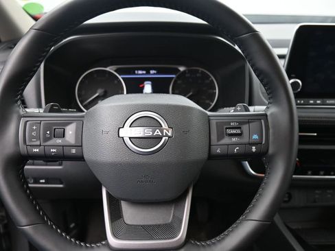 Used 2025 Nissan Rogue SV AWD/4WD image 18