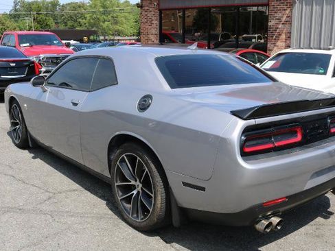 Used 2018 Dodge Challenger R/T Scat Pack w/ Leather Interior Group RWD image 5