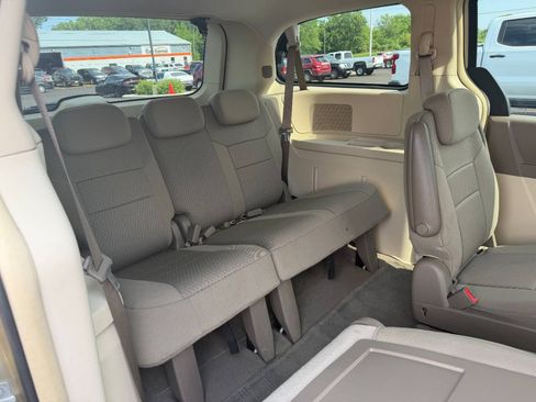 Used 2010 Chrysler Town & Country LX FWD image 13