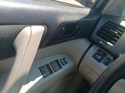 Used 2010 Toyota Highlander 2WD image 22